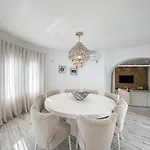 Вілла Luxury Heated Pool, Walk To Sao Rafael Beach, Албуфейра