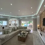 Вілла Luxury Heated Pool, Walk To Sao Rafael Beach, Албуфейра